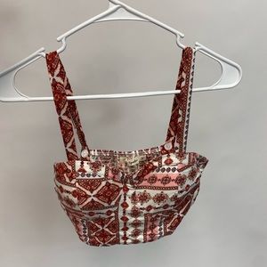 Live to be spoiled - simple top with unique pattern